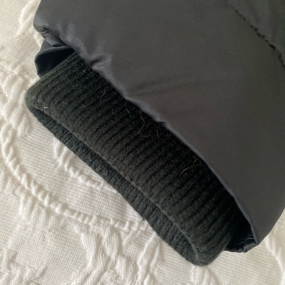 Lands' End Women's Black Puffer Coat with Fur Trim - Picture 3 of 6